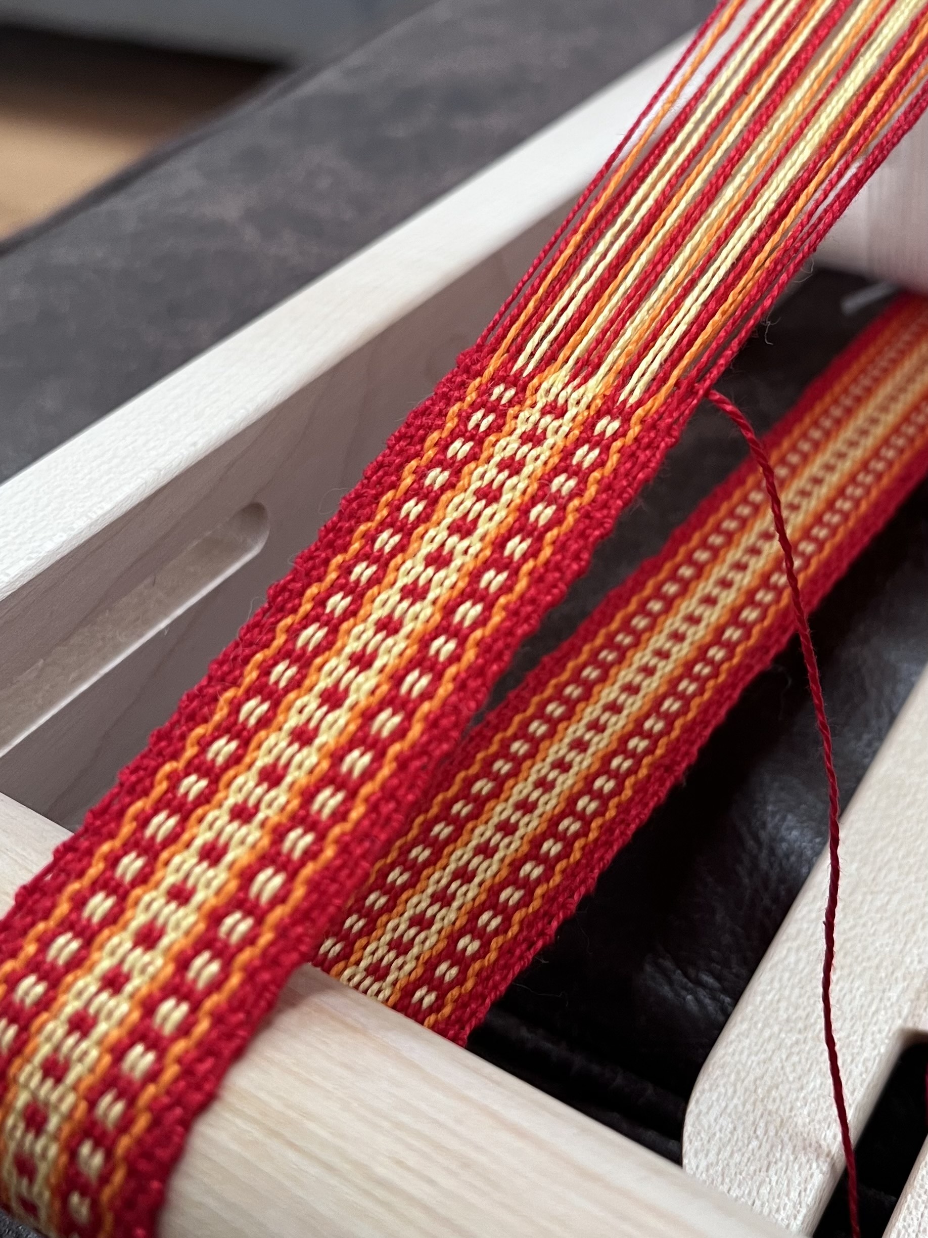 An overshot weaving pattern and a new item – Kate Kilgus